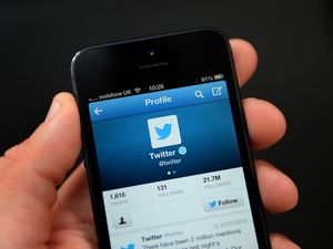 Supporting image for story: Twitter smashes analyst predictions as number of users soars