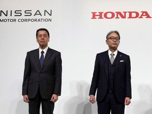 Supporting image for story: Honda, Nissan and Mitsubishi drop plans for integration