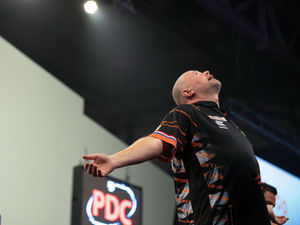 Supporting image for story: Raymond Van Barneveld back to best to beat Gerwyn Price in Wolverhampton 
