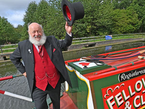 Supporting image for story: Delight as sunny skies greet Brownhills Canal Festival revellers 