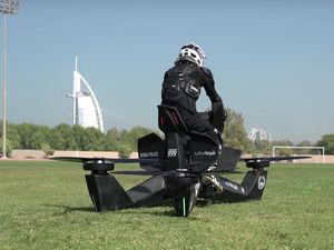 Supporting image for story: Dubai Police begin training on futuristic hoverbikes