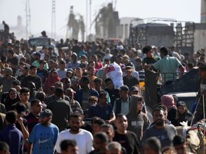 Supporting image for story: Sound of gunfire reported as Palestinians try to reach new aid centre