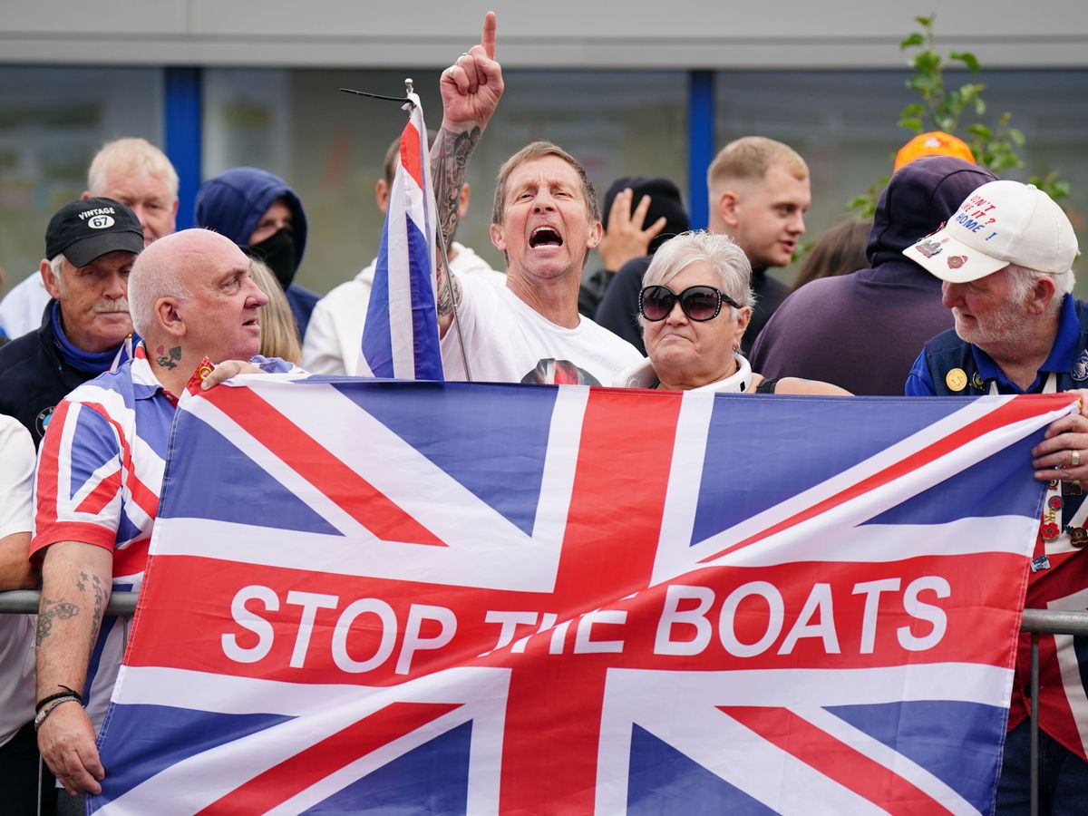 Angry protests outside Falkirk &lsquo;asylum hotel&rsquo;