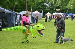 Slim Rex and Garth Green fromBentley Slimming World meet Mike Belcher and Jasper.