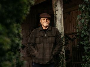 Supporting image for story: Sean Bean to host birdwatching podcast