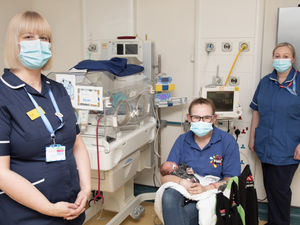 Supporting image for story: New mother heaps praise on Neonatal Unit after premature birth 