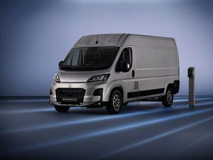 Supporting image for story: Toyota expands van range with new Proace Max