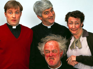 Supporting image for story: Top 5 classic TV sitcoms that will make you laugh out loud!