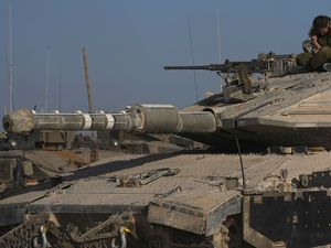 Supporting image for story: Tel Aviv takes cover as Hamas targets Israel with rocket barrage