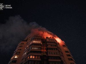 Supporting image for story: Russia bombards Ukraine with drones and missiles day before planned peace talks