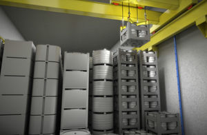 Lowering waste packages into the GDF using an overhead crane