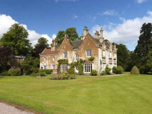 Supporting image for story: Banks's chief calls time on family manor