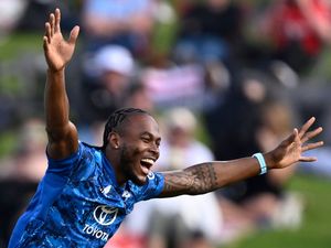 Supporting image for story: Harry Brook hails ‘awesome’ Jofra Archer as he rues England’s batting display