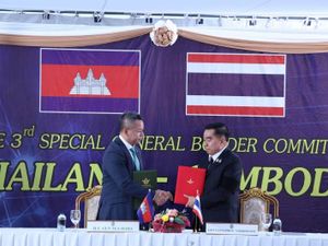 Supporting image for story: Thailand and Cambodia agree ceasefire to end border fighting