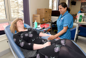Express & Star’s Heather Large donates blood with support from donor carer Amrit Kaur