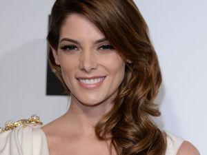 Supporting image for story: Twilight actress reveals first-time pregnancy joy