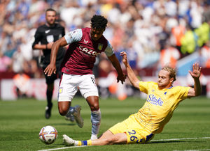 Everton's Tom Davies challenges Aston Villa's Ollie Watkins during the Premier League match at Villa Park, Birmingham. Picture date: Saturday August 13, 2022. PA Photo. See PA story SOCCER Villa. Photo credit should read: Nick Potts/PA Wire...RESTRICTIONS: EDITORIAL USE ONLY No use with unauthorised audio, video, data, fixture lists, club/league logos or "live" services. Online in-match use limited to 120 images, no video emulation. No use in betting, games or single club/league/player publications..