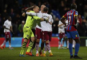 Brad Guzan celebrates with team mates Alan Hutton and Gabriel Agbonlahor