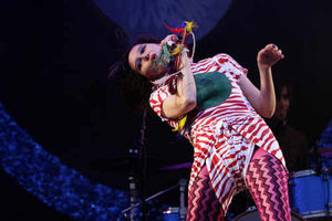 Supporting image for story: Yeah Yeah Yeahs attack with live Blitz