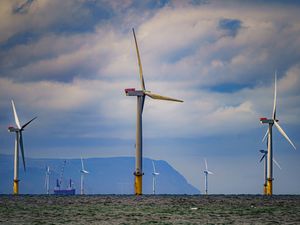 Supporting image for story: Public-private deal to invest £1bn in offshore wind supply chains unveiled