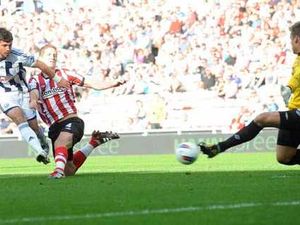 Supporting image for story: Pictures of all the match action