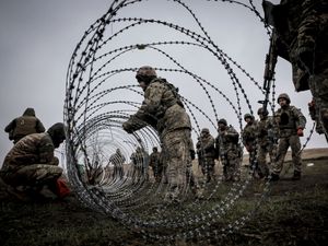 Ukrainian soldiers training