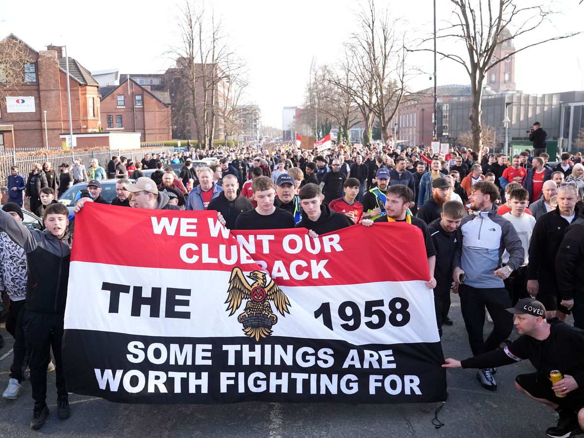 Manchester United fans&rsquo; group postpones protest against owners