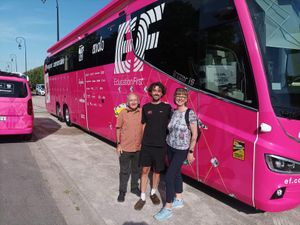 Supporting image for story: 'It had to be done' - Ben Healy's parents take whistlestop Tour de France trip to see historic yellow jersey ride