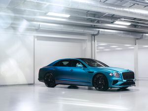 Supporting image for story: Bentley brings ‘Ombre’ paint option to Flying Spur saloon