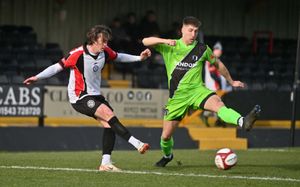 Gavin Hurren passes the ball.