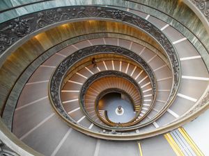 Supporting image for story: Italy slowly emerges from lockdown imposed before Christmas