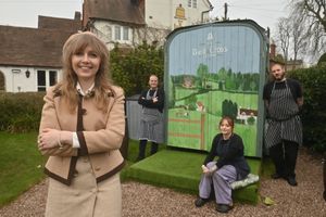 Stacy with Carl Perkins, Ellie Perkins and Chris Dukes with her mural at the Bell & Cross in Clent