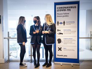 Supporting image for story: Starmer urges leaders to try to keep schools open as Khan backs early closure