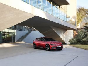 Supporting image for story: Kia announces EV6 tech details and reveals GT range-topper