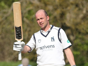 Supporting image for story: Jonathan Trott leads Warwickshire charge