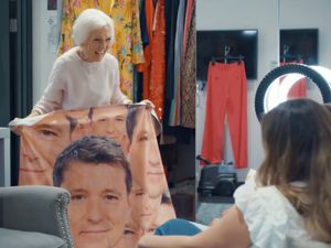 Supporting image for story: Mary Berry makes surprising discovery in Lorraine Kelly’s wardrobe on BBC show