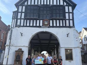 Supporting image for story: Hospice receives £2,000 donation from 10k race