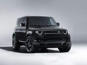 Supporting image for story: Land Rover Defender V8 Bond Edition celebrates off-roader’s ‘No Time To Die’ role