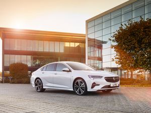 Supporting image for story: Vauxhall Insignia axed from sale in the UK, but it could return as an EV