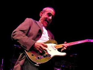 Supporting image for story: Francis Rossi goes solo - and brings the family