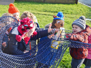 Supporting image for story: Flipper the dolphin raising awareness around plastic