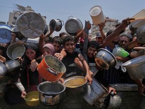 Supporting image for story: SNP threaten to force Palestine recognition vote as PM faces pressure over Gaza