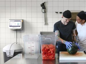 Supporting image for story: AI bin tracks restaurant rubbish to cut food waste