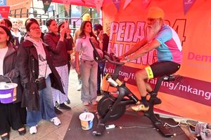 Manny Singh Kang puts in the final few pedals on his challenge