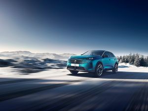 Supporting image for story: Order books open for Peugeot E-3008 and E-5008 dual-motor versions