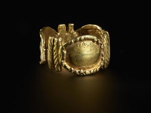 Supporting image for story: UK to loan back looted ‘crown jewels’ from Ghana