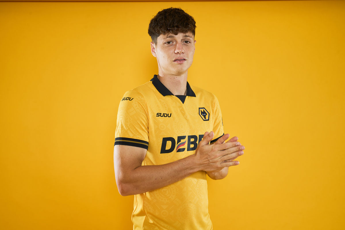 Wolves seal loan deal for Czech international defender