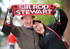 Fans Rob and Julie Pryce from Telford