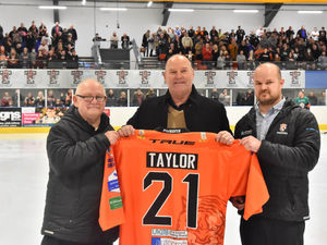 Supporting image for story: Telford Tigers hit back to reclaim pole position on the road