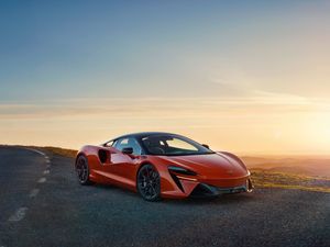 Supporting image for story: The McLaren Artura is a plug-in hybrid supercar with 671bhp